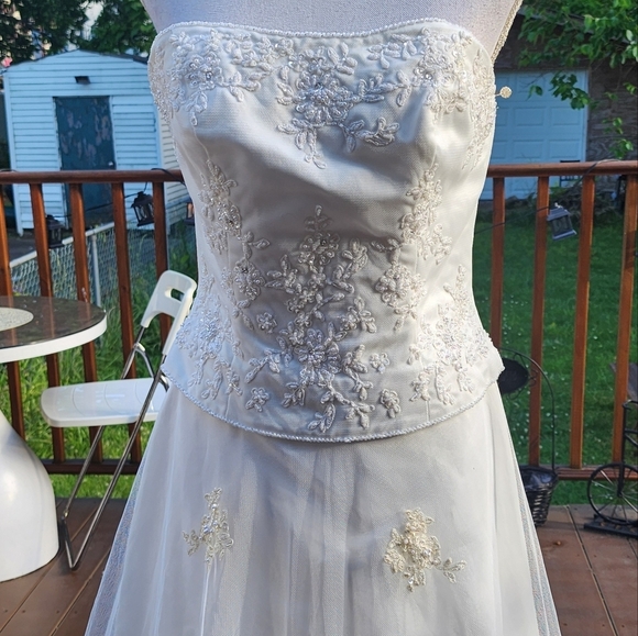 EXCLUSIVE BRIDALS by A.C.E. Ivory Lace Strapples Mesh Wedding Dress Fits S - Picture 2 of 15